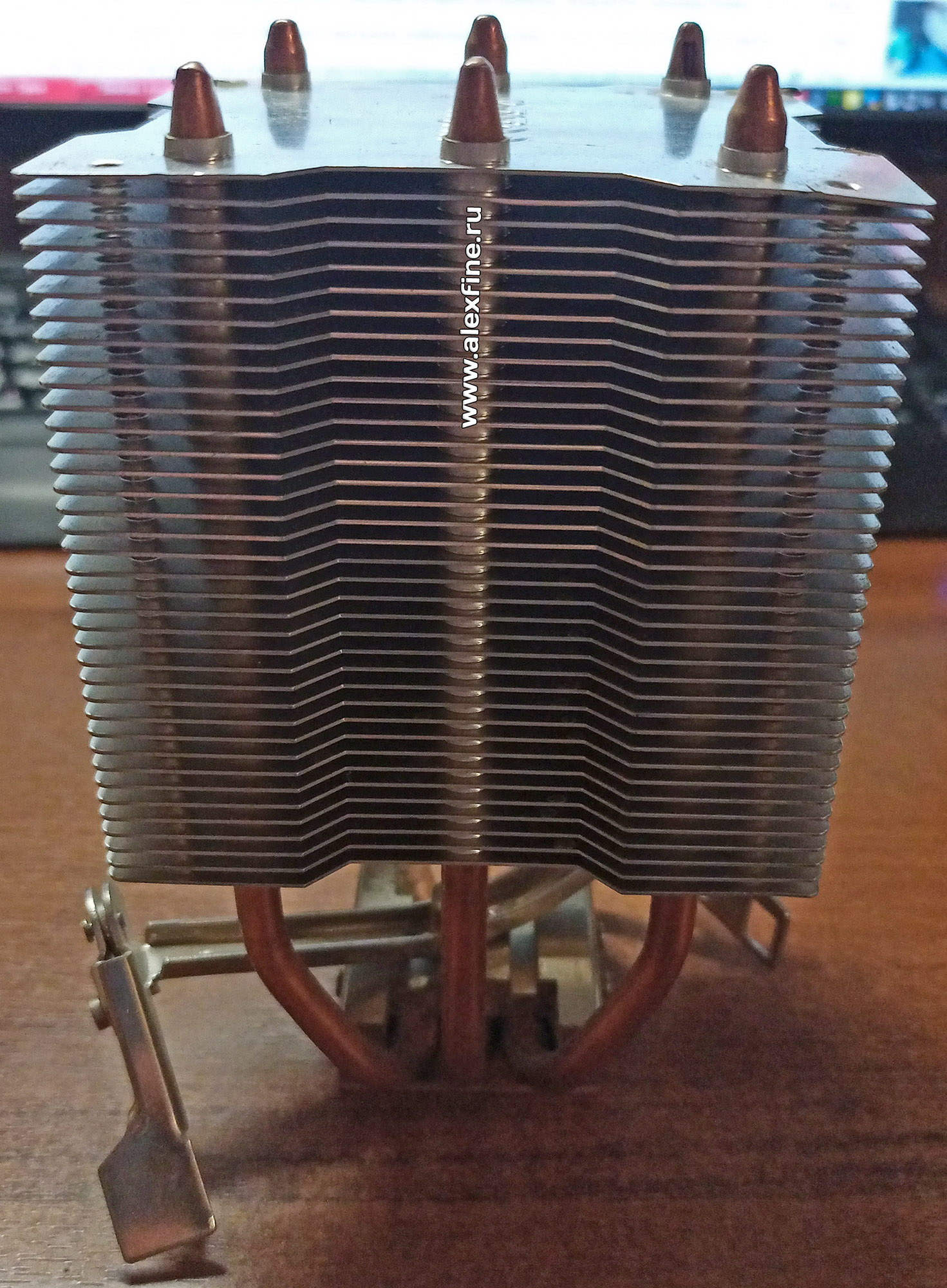 Грязный башенный вентилятор процессора