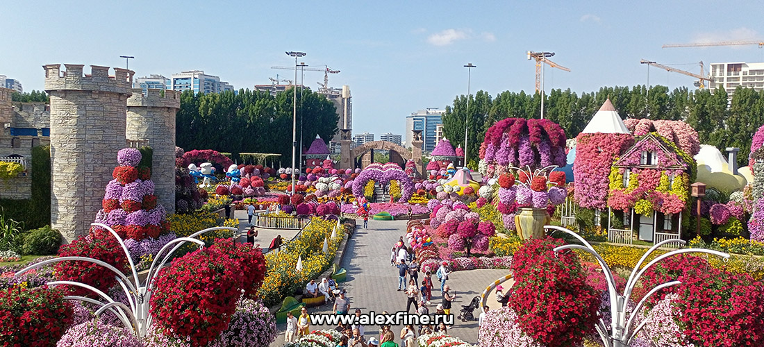 Автовокзал рядом с Mall of the Emirates